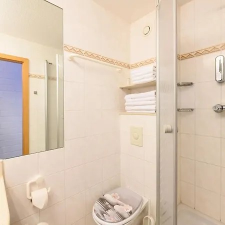 Blue Wellness Pools Saunas With Alpine View Balcony דירה