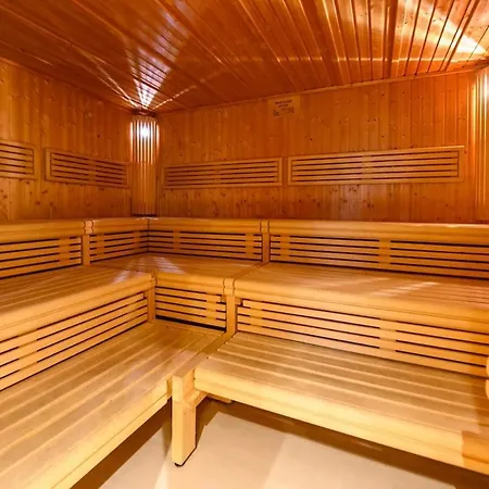 Blue Wellness Pools Saunas With Alpine View Balcony דירה *