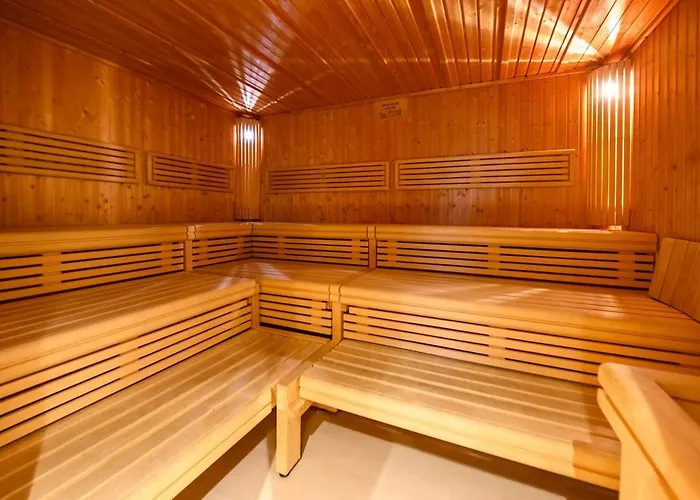 Blue Wellness Pools Saunas With Alpine View Balcony Apartmán *