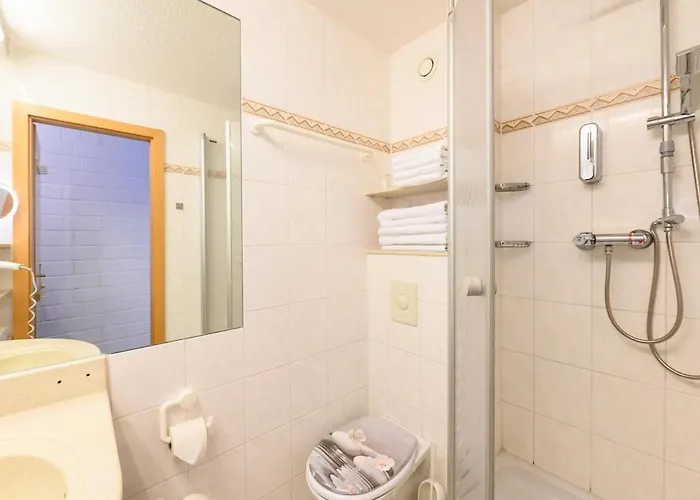 Blue Wellness Pools Saunas With Alpine View Balcony 아파트