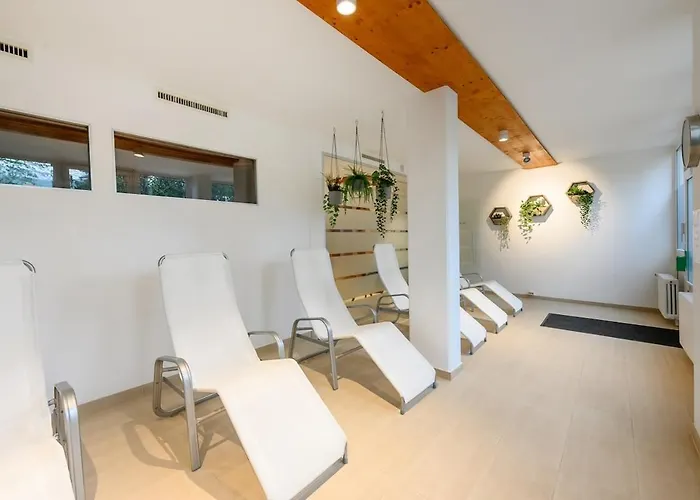 Blue Wellness Pools Saunas With Alpine View Balcony 아파트